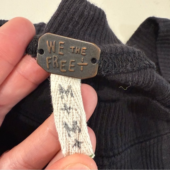 We The Free People Faye Ribbed Keyhole Knit Tank Top Women’s Medium Black Casual - Picture 5 of 7